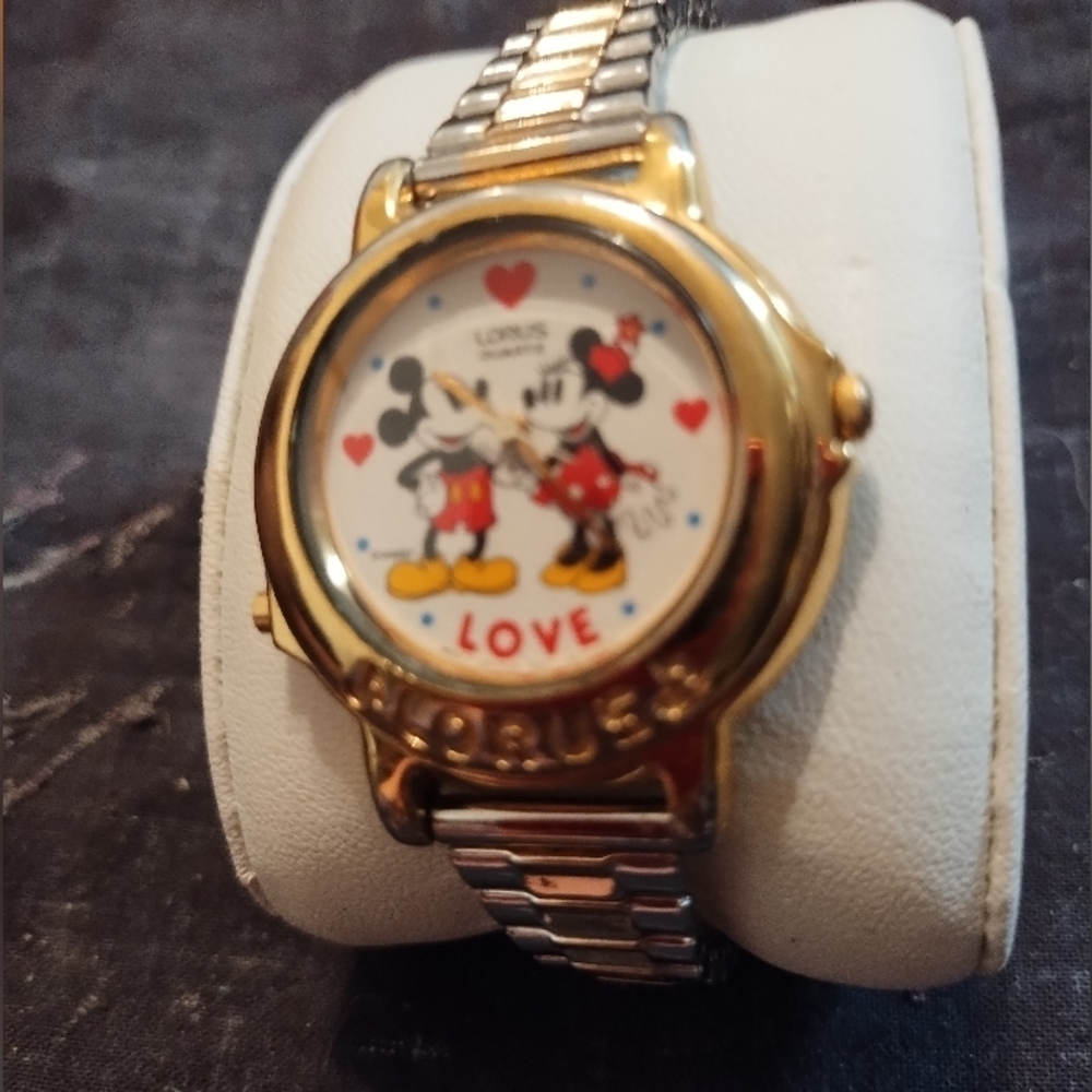 Vintage Lorus Mickey and Minnie Mouse Watch - Picture 10 of 10